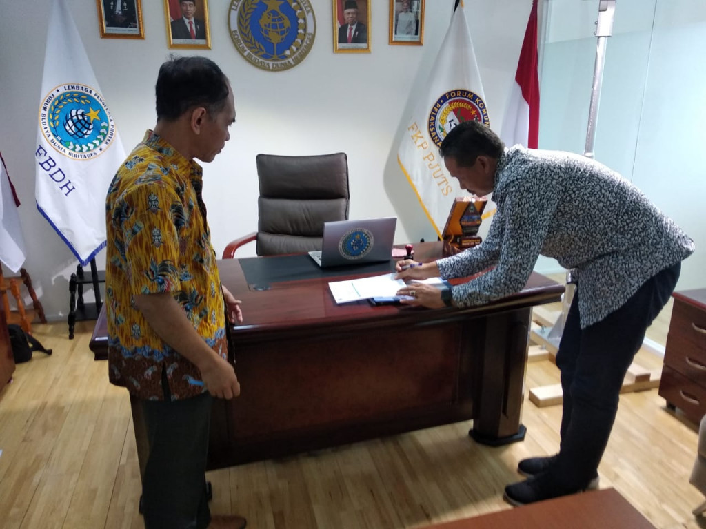 Hibah Lampu Penerangan Jalan Umum Tenaga Surya